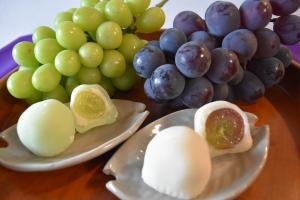 シャインマスカット大福・ピオーネ大福　写真