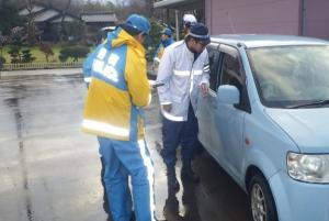山口県警の部隊が石川県珠洲市で安否確認を行っている写真です。