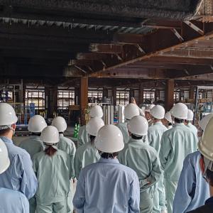 山口市新本庁舎棟新築工事現場を見学する柳井商工高校の生徒