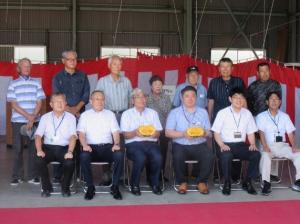 記念撮影（生産者と関係者）