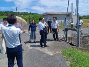 生育状況をJA職員が説明