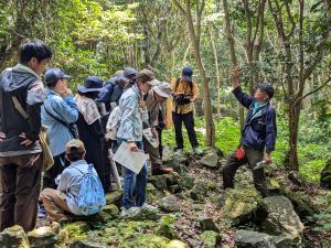 萩市の活火山笠山は、温帯と寒帯の植物が共存するミラクルワールド！ の様子萩市その２