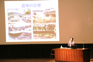 講師の岡野谷純氏の講演風景