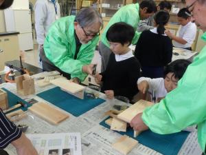 間伐材を使った小物入れづくり