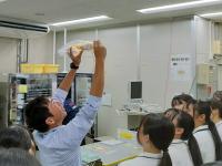 施設見学の様子