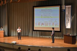 知事と講師の写真