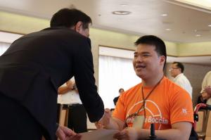 ＜認定証授与＞ 千々松航選手（ボッチャ）