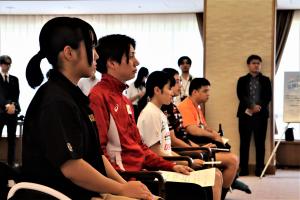 認定選手5名が並んでいる様子