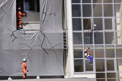 建物からの救助訓練の様子