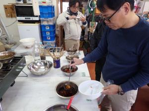 草木染の体験中