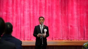 あいさつをする村岡知事の写真