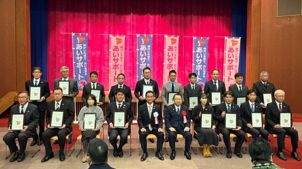 認定授与式の記念撮影写真