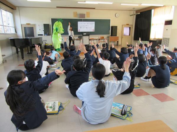 三井小学校でのエシカル講座の様子２