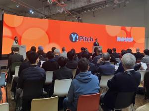 あいさつをする村岡知事の写真