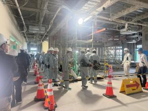 小野田地区保育所整備事業(建築・機械設備工事)を見学する萩商工高等学校の生徒