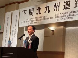 あいさつをする村岡知事の写真