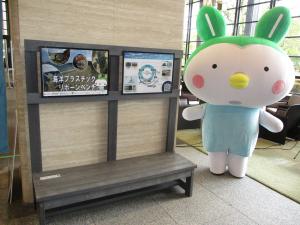 ベンチ（県庁エントランスホール）