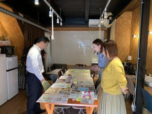 株式会社ＡＲＣＨ（アーチ）代表の説明を受ける村岡知事の写真