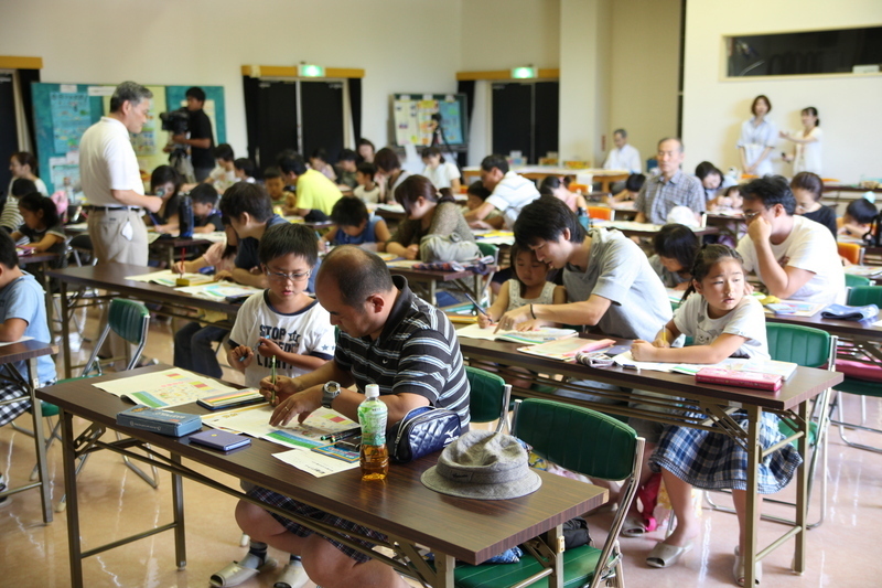 県児童センター大ホールの授業の画像１