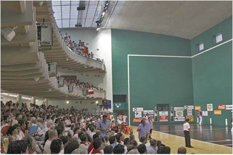 ラブリットコートでの試合（ナバラ州パンプローナ市）